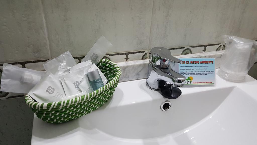 Hostal El Parque San Martín de la Vega Exteriér fotografie